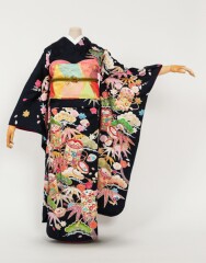 紺貝桶に松竹梅花図