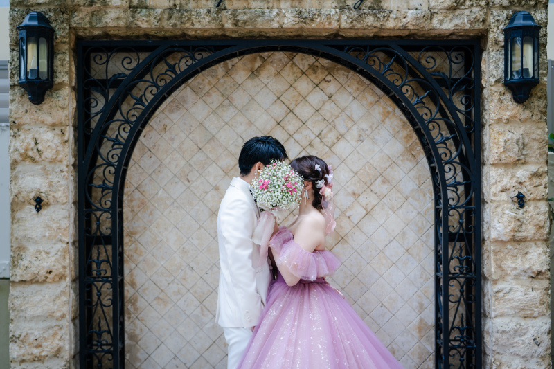 ブーケに隠れて