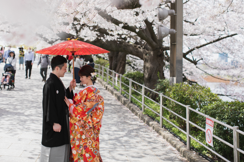 赤い和傘と一緒に