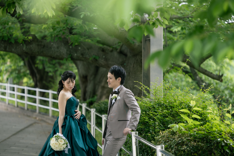 舞鶴公園のあざやかな緑の中で