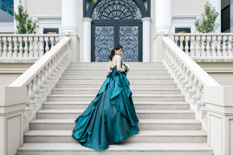 大階段に広がるトレーン