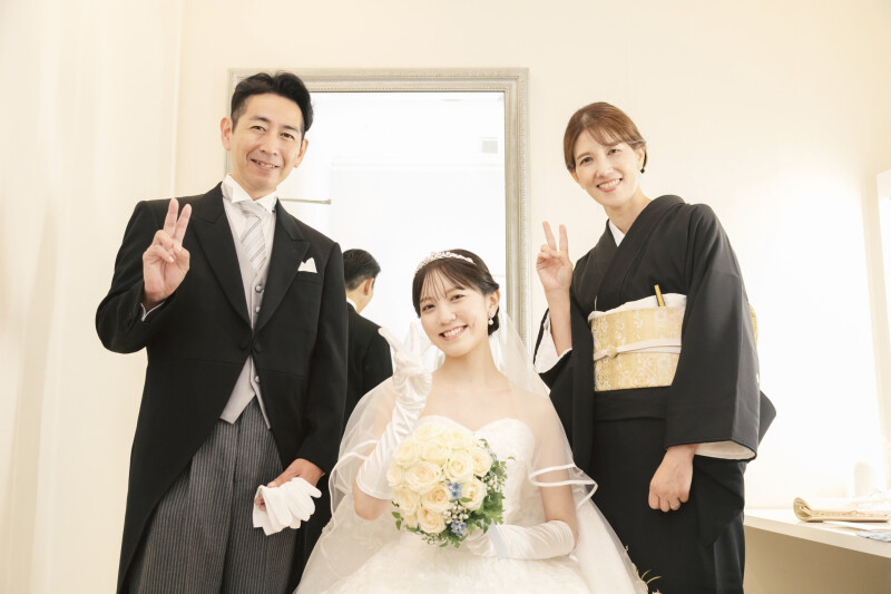 赤坂ル・アンジェ教会_両親の衣装がある