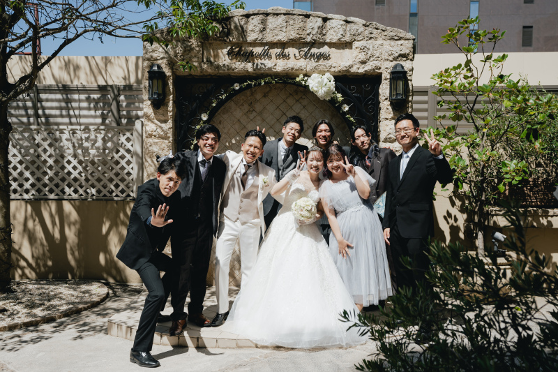 みんなで写真が残せる。挙式後はゆったり写真タイム