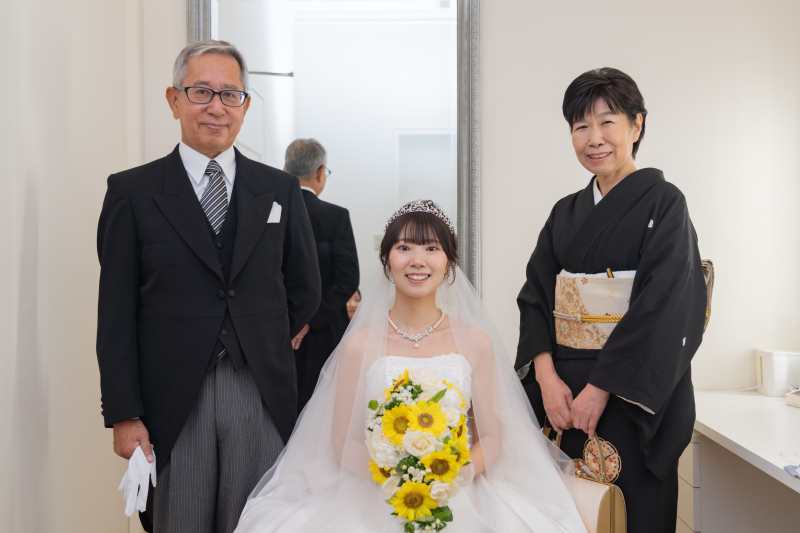 赤坂ル・アンジェ教会_両親の衣装がある