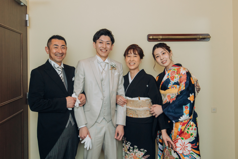 赤坂ル・アンジェ教会_両親の衣装がある