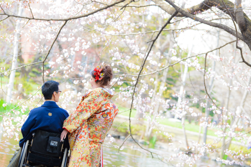 春の日はやさしく祝福してくれます