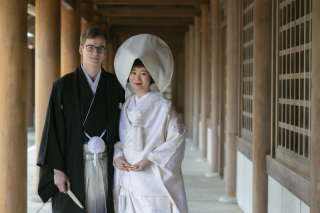 桜の北海道神宮挙式みんなで撮影