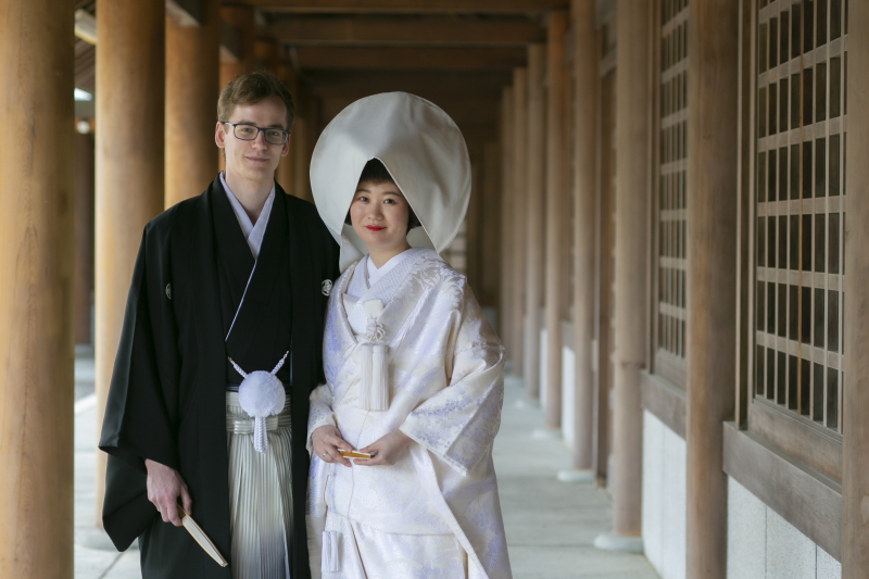 桜の北海道神宮挙式みんなで撮影