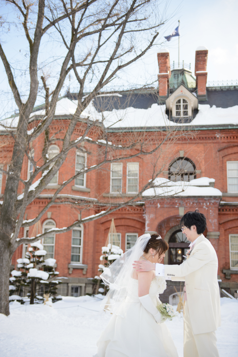 ベールダウンのセレモニーも雪の中で