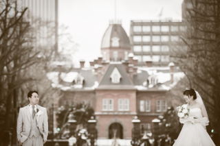 美瑛の美しい街から、雪景色の札幌と光のチャペルでフォトウェデイング