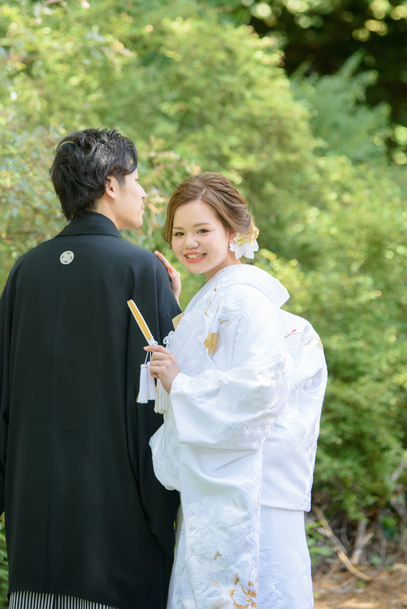 白無垢もかすかに金糸のアクセントが素敵な白無垢