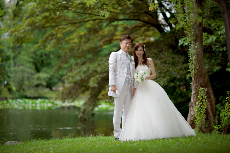 ウェディング池の畔