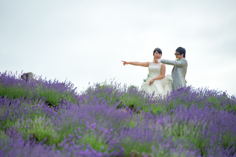 結婚2年目のはじめて北海道旅行お花で結婚写真