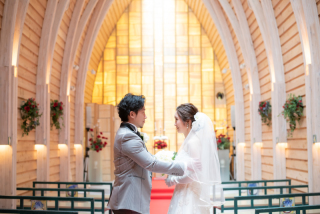 貸し切りチャペルで撮影！二人だけの挙式もできちゃう♪