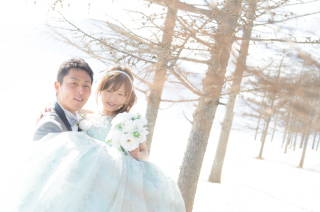 冬のモエレ山で結婚式で使う写真撮影お客様の声