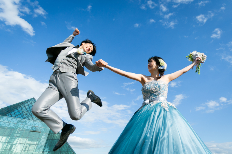 カラードレスに着替えて