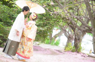 桜吹雪の頃　下里　一馬さん＆宏美さん　結婚式の前撮りロケーションフォト