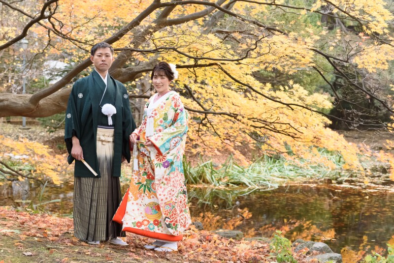 秋、チャペルと紅葉で洋装と和装出会いはご趣味のクレー射撃