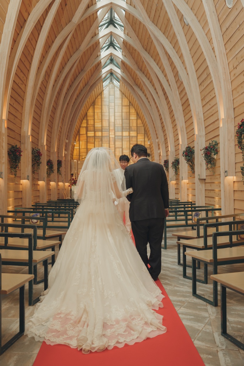 チャペルにてバージンロード