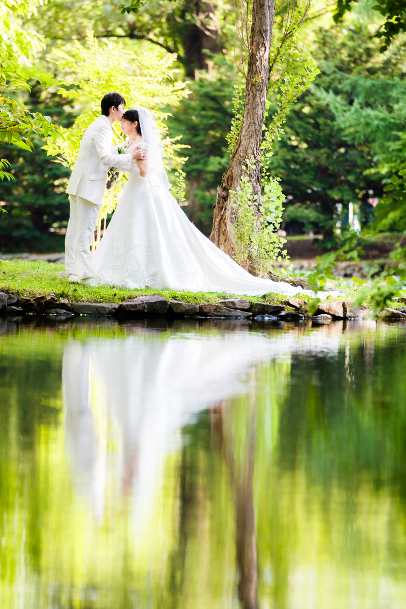 静かな湖面を使った1カット
