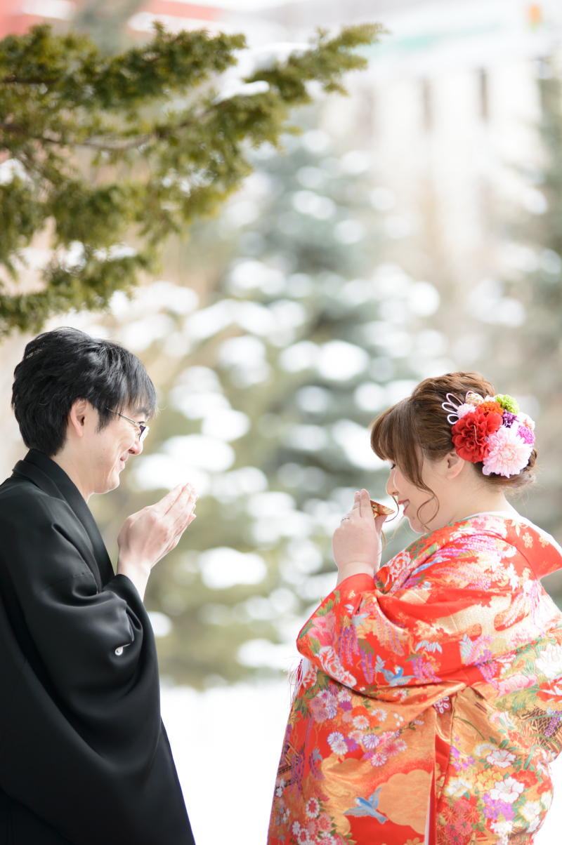 金杯で三々九度の儀式