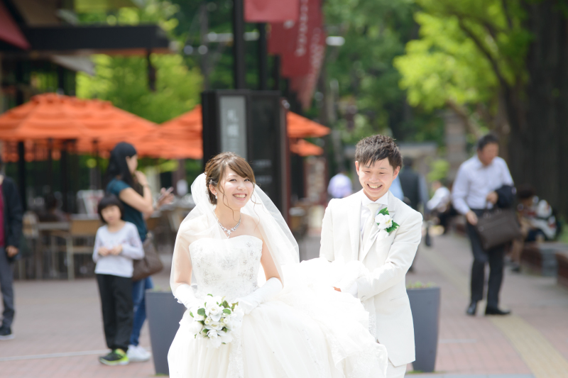 チャペルへは歩いてすぐ