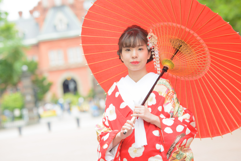 最初はご新婦様一目ぼれの内掛けでスタート