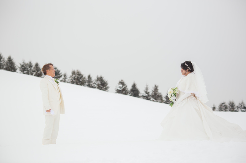 真っ白な雪のキャンパスでのWedding Photo