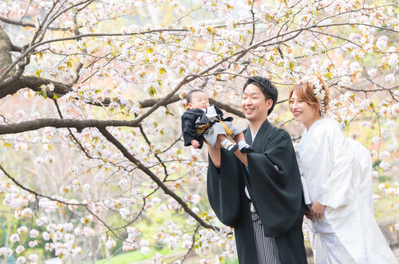 赤ちゃんと桜の下で~家族ロケーションフォト