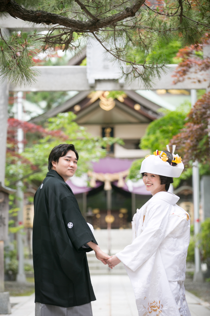 参拝者が絶えない縁結び商売繁盛、学問の神様の神社