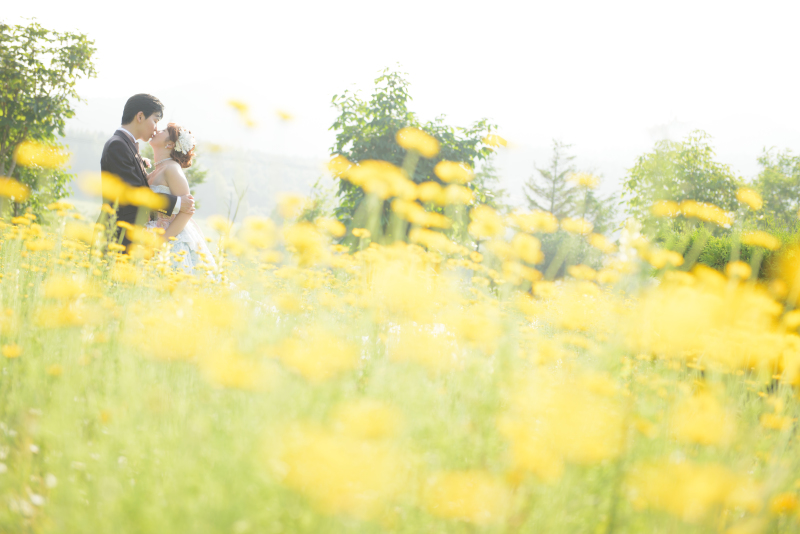 お花の中のキッス