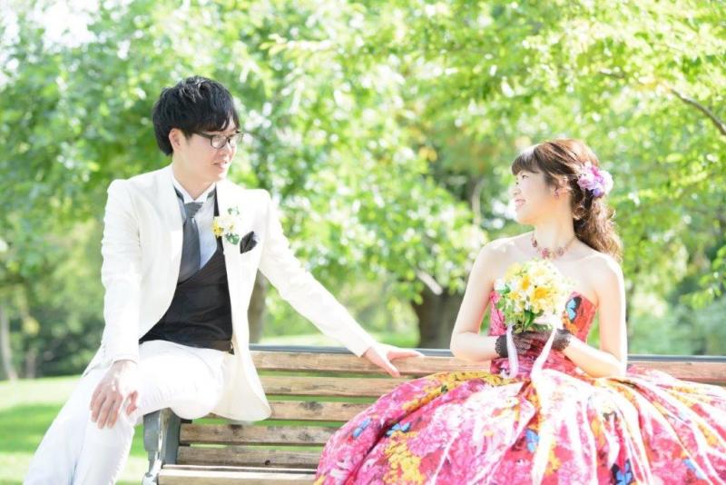 ベンチでポーズ