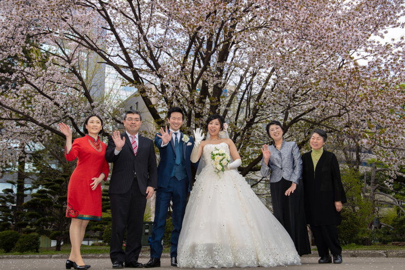 桜の下みんな集まれ