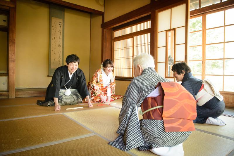 ふたりのおばあちゃんに見守られた幸せの結婚写真