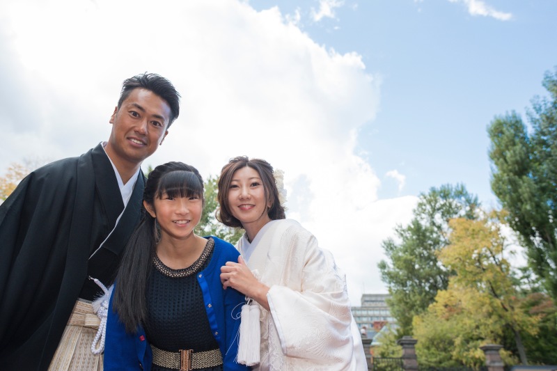 白無垢で秋空のしたで家族3人からスタート