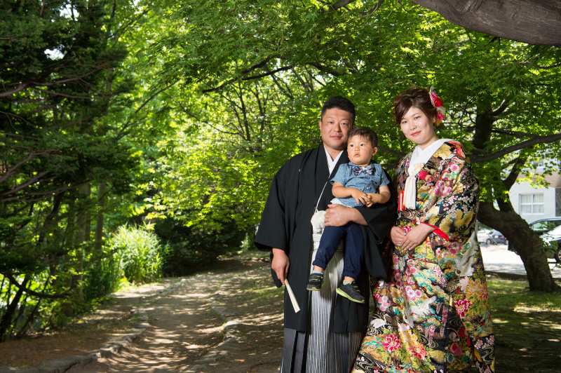 木陰にはいりとからりと涼しい北海道