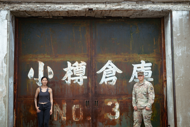 私服に着替えて、ご新郎はお仕事の制服です