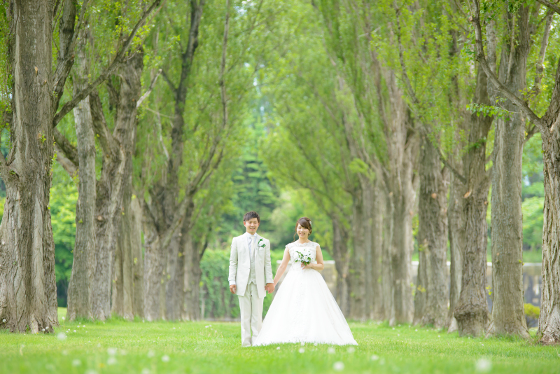 オトナのウェディングフォト 札幌 Cinderella Story Wedding photo_ガーデンで撮影できる