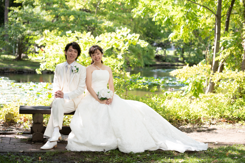 ウェディングドレスの白、実は２００色以上あります