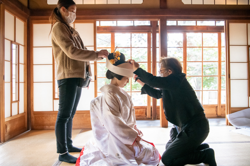 オトナフォトの和装は着付けの先生とヘアメイクの2名