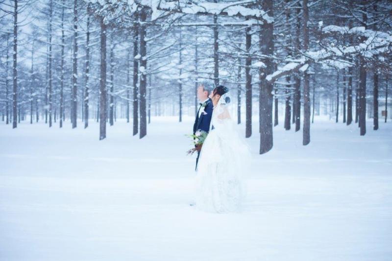 オトナのウェディングフォト 札幌 Cinderella Story Wedding photo_ガーデンで撮影できる