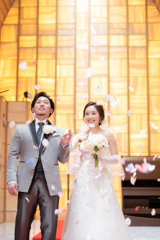 チャペルのフラワーシャワー