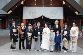 チャペルや神社での集合写真撮影