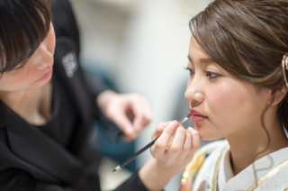 新婦のヘアチェンジ、メイク、お着付け