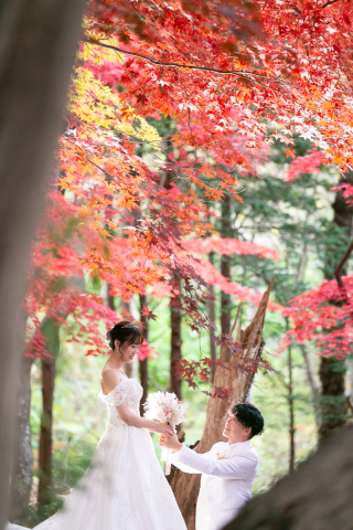 オトナのウェディングフォト 札幌 Cinderella Story Wedding photo_紅葉のロケーションフォト