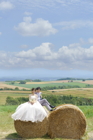 オトナのウェディングフォト 札幌 Cinderella Story Wedding photo_緑の中でロケーションフォト