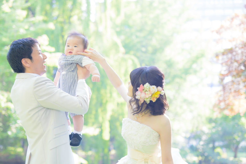 一目ぼれのカラードレスで3人で撮影
