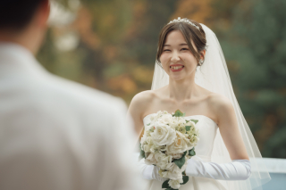 オトナのウェディングフォト 札幌 Cinderella Story Wedding photo_紅葉のロケーションフォト