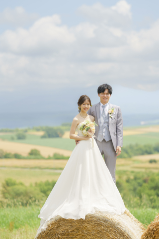 オトナのウェディングフォト 札幌 Cinderella Story Wedding photo_緑の中でロケーションフォト