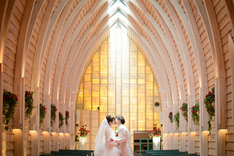 【和装&洋装2点・光のチャペル&歩いて行けるロケーション】(アルバム10P&色補正・美肌レタッチ済データ250カット)